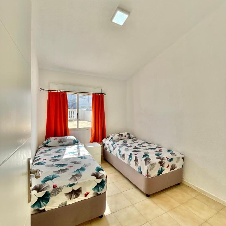 Relax Beach House - Three-Bedroom House - 11