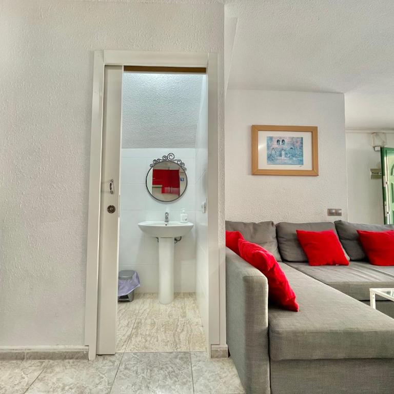 Relax Beach House - Three-Bedroom House - 19
