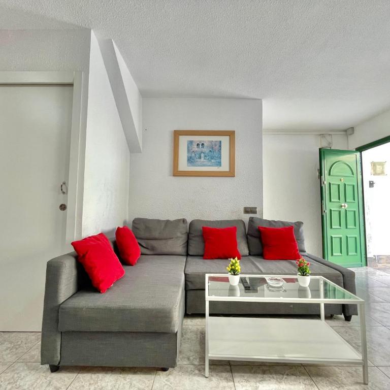 Relax Beach House - Three-Bedroom House - 17