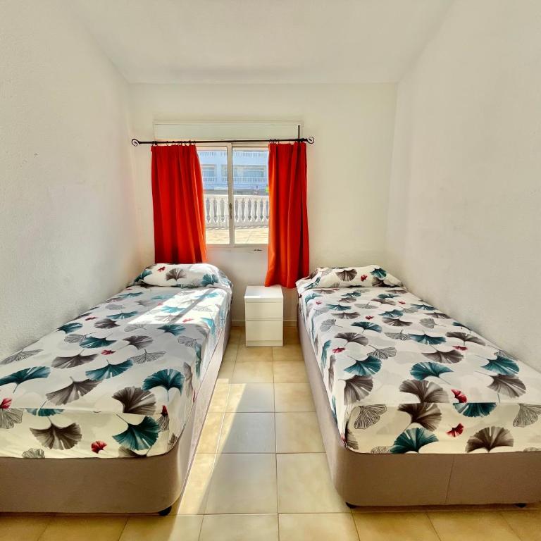Relax Beach House - Three-Bedroom House - 42