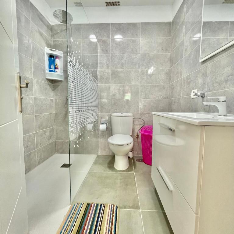 Relax Beach House - Three-Bedroom House - 35