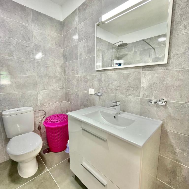 Relax Beach House - Three-Bedroom House - 45