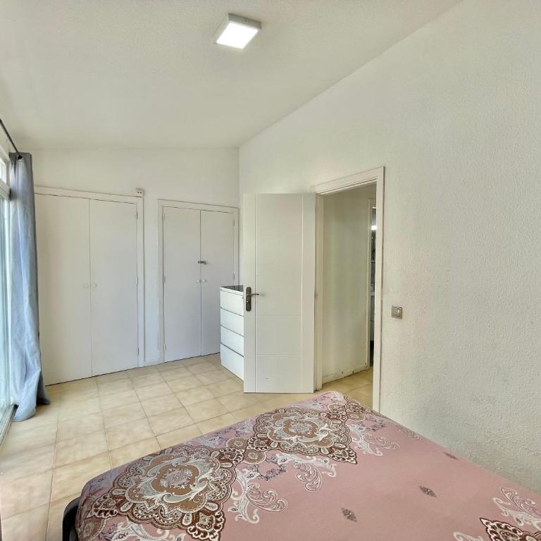 Relax Beach House - Three-Bedroom House - 30