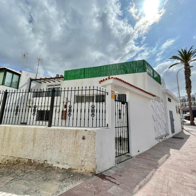 Relax Beach House - Three-Bedroom House - 52