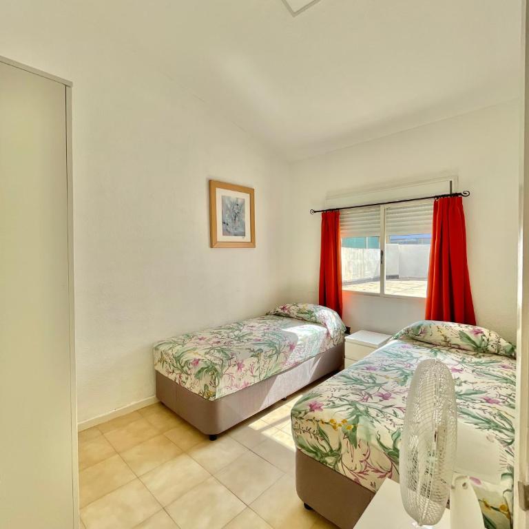 Relax Beach House - Three-Bedroom House - 40