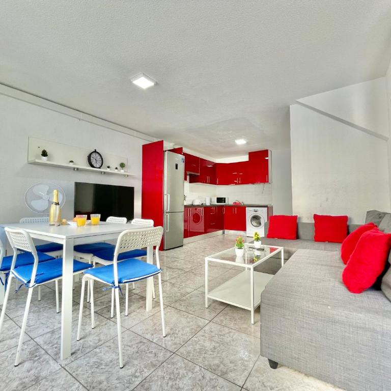 Relax Beach House - Three-Bedroom House - 10