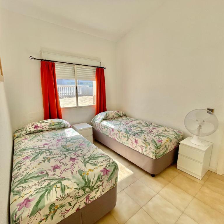 Relax Beach House - Three-Bedroom House - 38