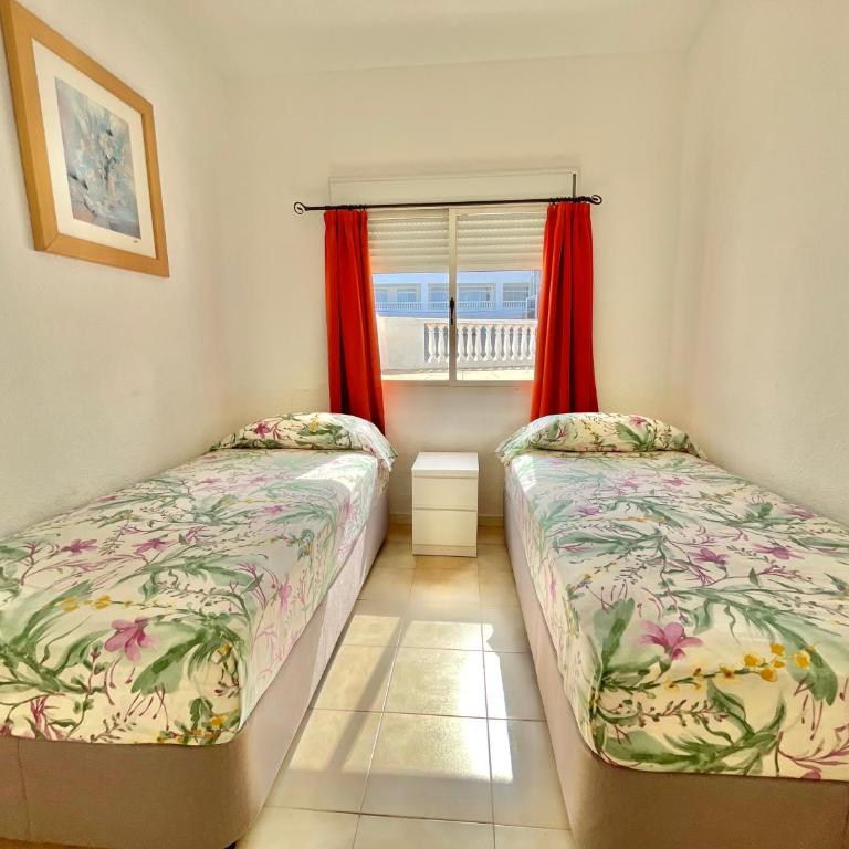 Relax Beach House - Three-Bedroom House - 39