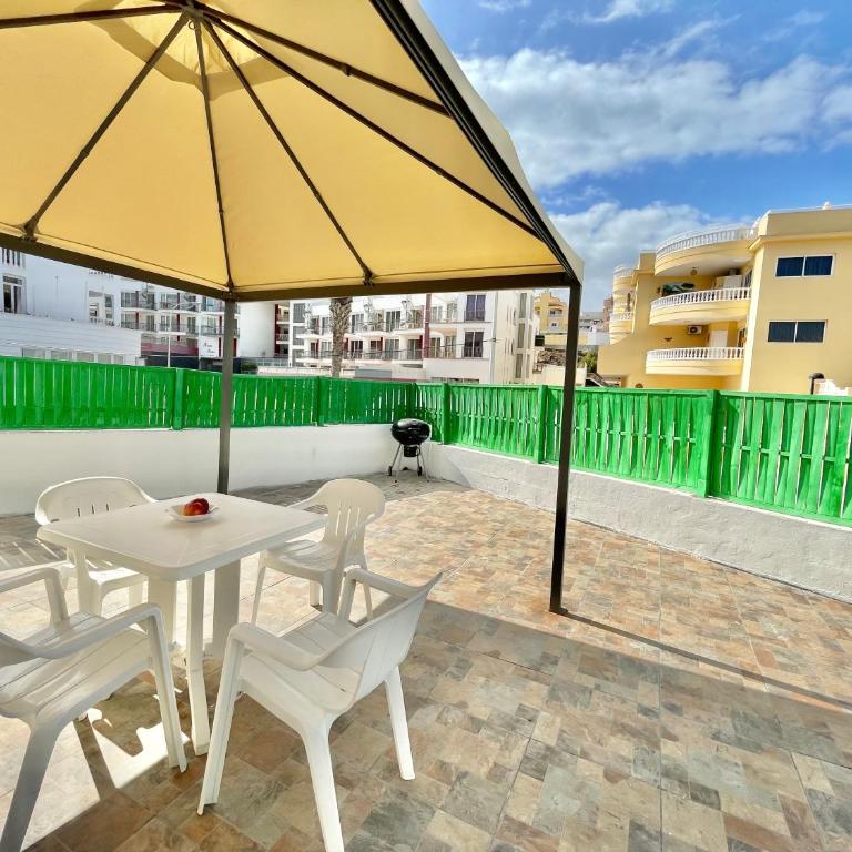 Relax Beach House - Three-Bedroom House - 13