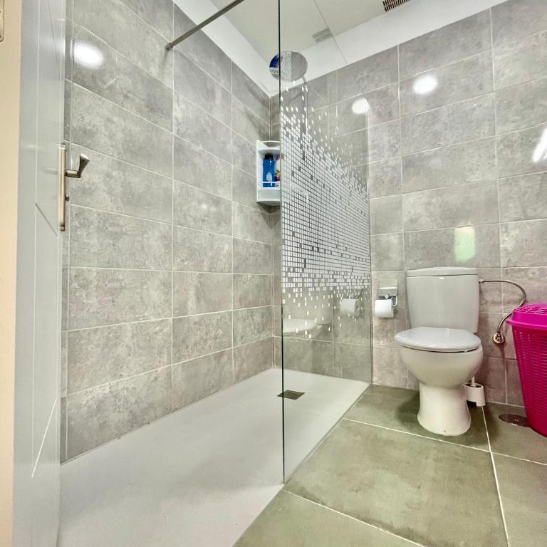 Relax Beach House - Three-Bedroom House - 37