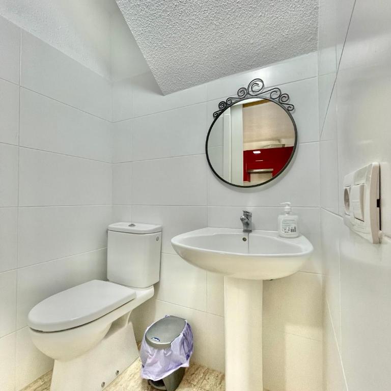 Relax Beach House - Three-Bedroom House - 20