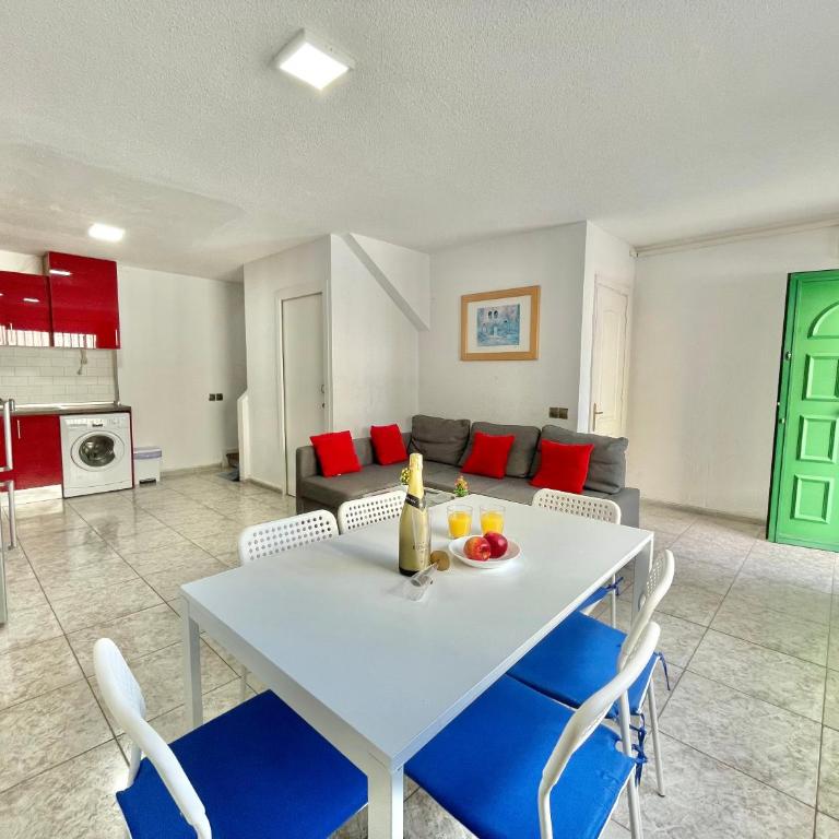 Relax Beach House - Three-Bedroom House - 18