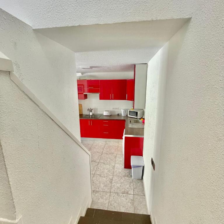 Relax Beach House - Three-Bedroom House - 23