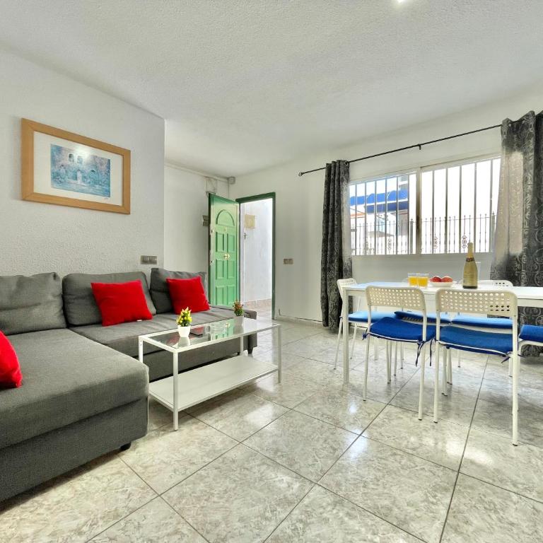 Relax Beach House - Three-Bedroom House - 8