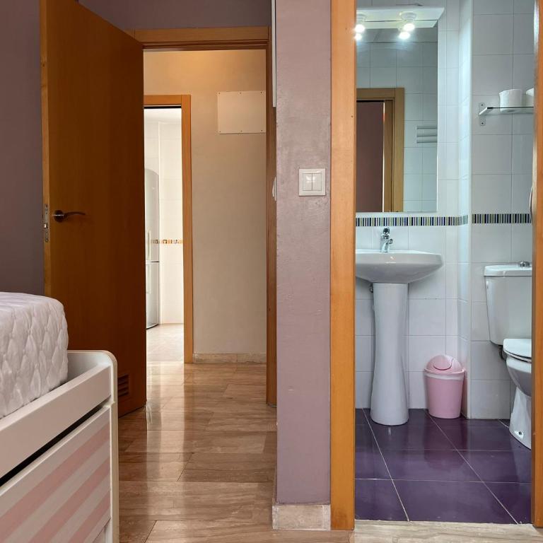 Apartamento con excelente ubicación y terraza privada - Two-Bedroom Apartment - 10