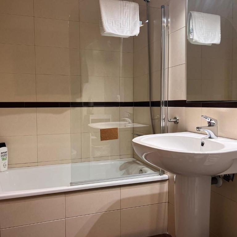 Apartamento con excelente ubicación y terraza privada - Two-Bedroom Apartment - 20