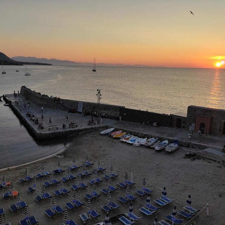 Casa Vacanze Tramonto alla Marina - Double Room with Balcony and Sea View - 1