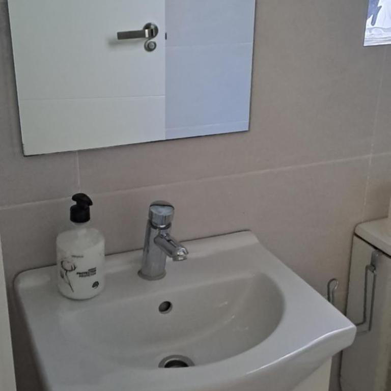 LA MARINA - Standard Double Room with Shared Bathroom - 13