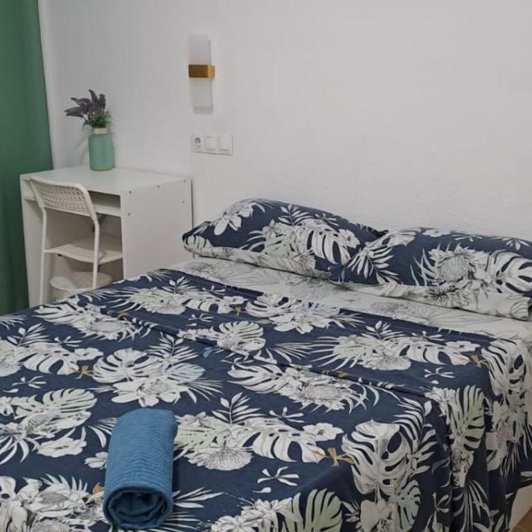 LA MARINA - Standard Double Room with Shared Bathroom - 8