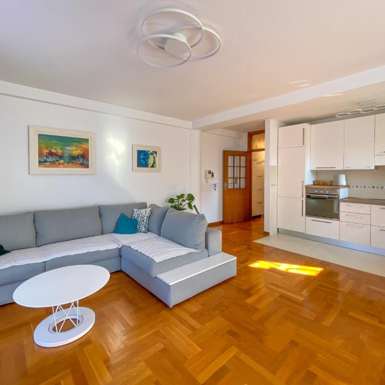 Al Parma City Apartment - Three-Bedroom Apartment - 4