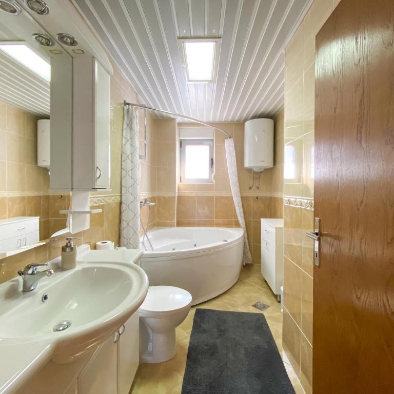 Al Parma City Apartment - Three-Bedroom Apartment - 13