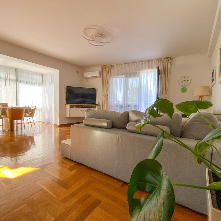 Al Parma City Apartment - Three-Bedroom Apartment - 1