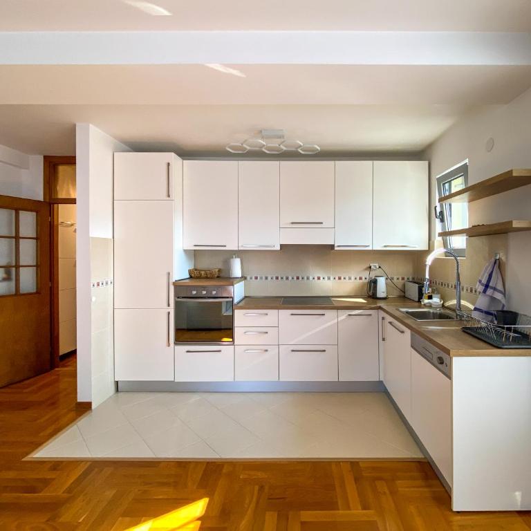 Al Parma City Apartment - Three-Bedroom Apartment - 9