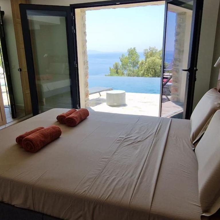 Splendide villa vue mer 180° à 500 m de la plage - Villa - 5