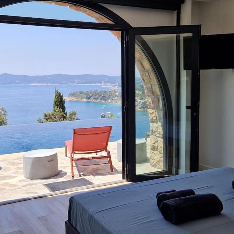 Splendide villa vue mer 180° à 500 m de la plage - Villa - 42