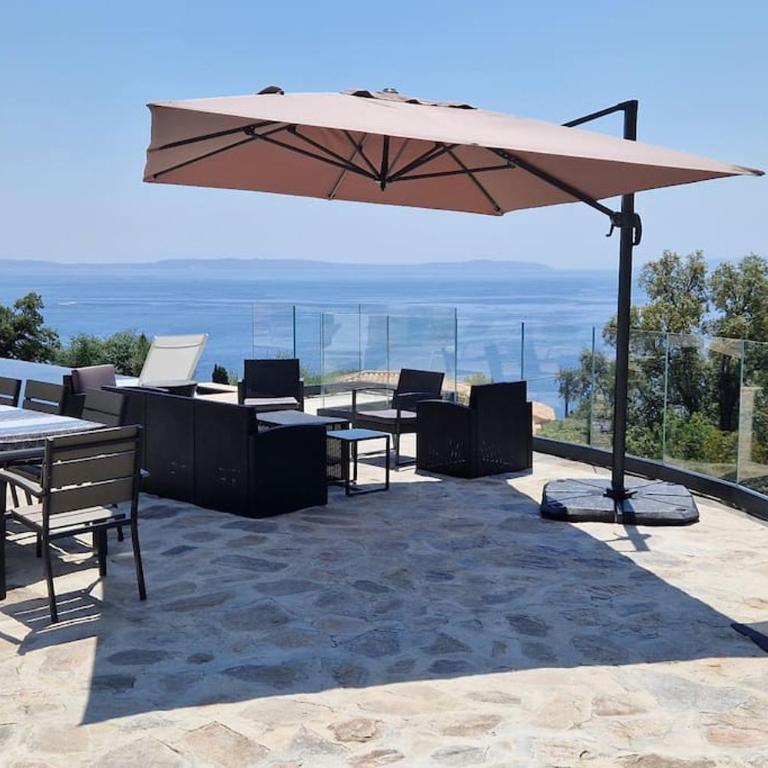 Splendide villa vue mer 180° à 500 m de la plage - Villa - 43