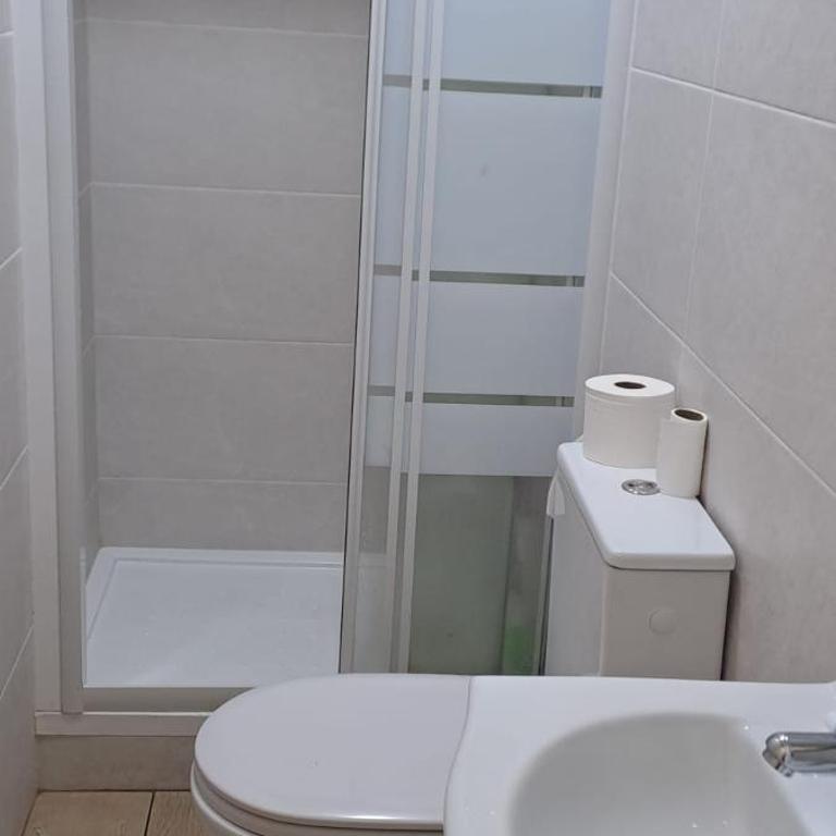 LA MARINA - Standard Double Room with Shared Bathroom - 2