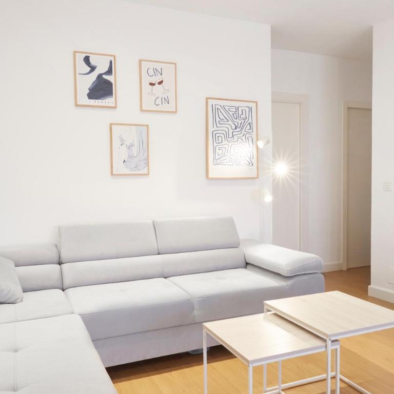 City Center Penthouse with Solarium 2 minutes from the Beach - Two-Bedroom Apartment - 5