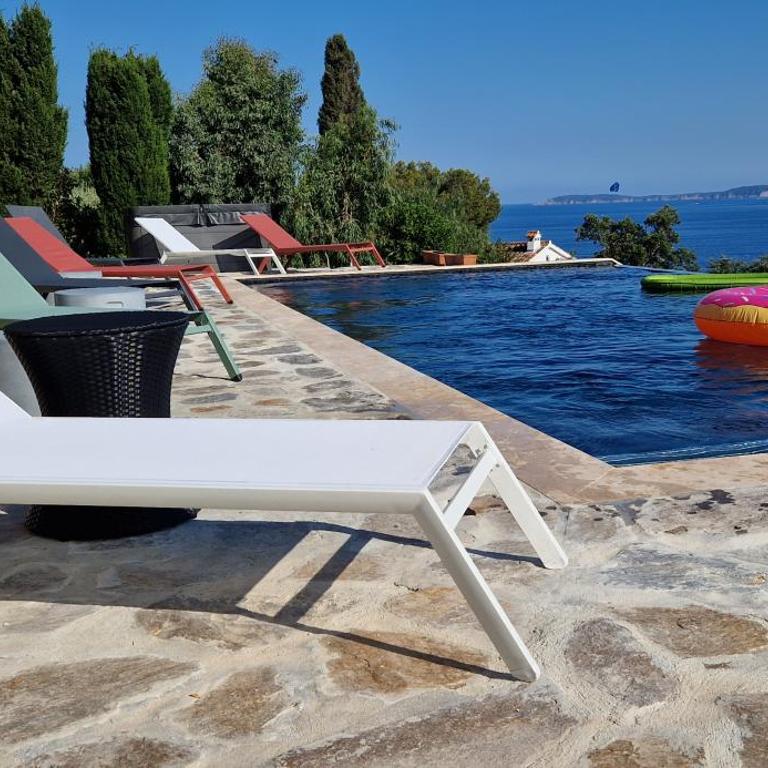 Splendide villa vue mer 180° à 500 m de la plage - Villa - 2