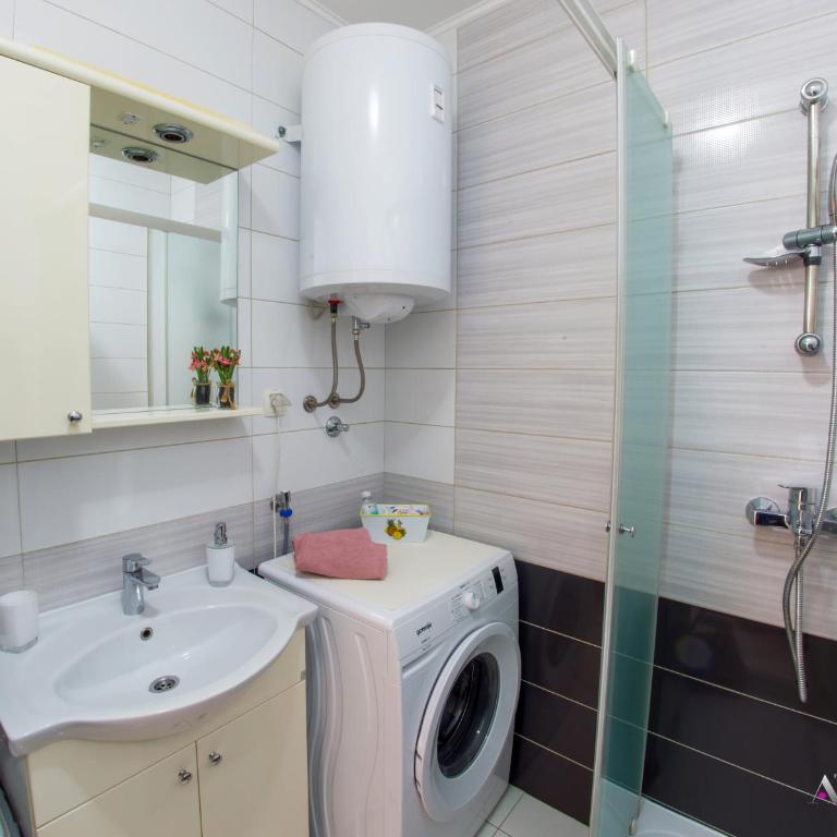 City Delight Apartment - One-Bedroom Apartment - 14