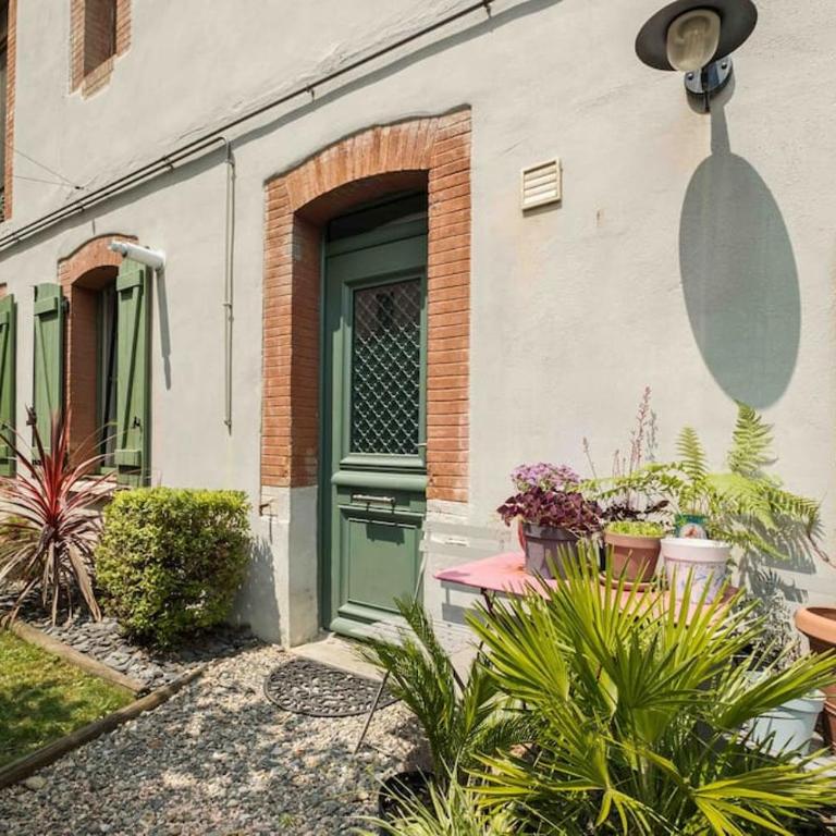 Apt T5 rénové avec bureau jardin et parking en centre ville - Apartment - 45