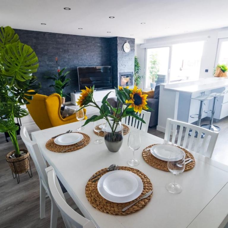 Lujoso ático entre 2 playas con garaje, terraza, vistas y wifi - Apartamento de 2 dormitorios - 7