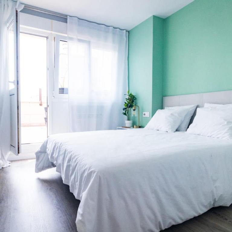 Lujoso ático entre 2 playas con garaje, terraza, vistas y wifi - Apartamento de 2 dormitorios - 21