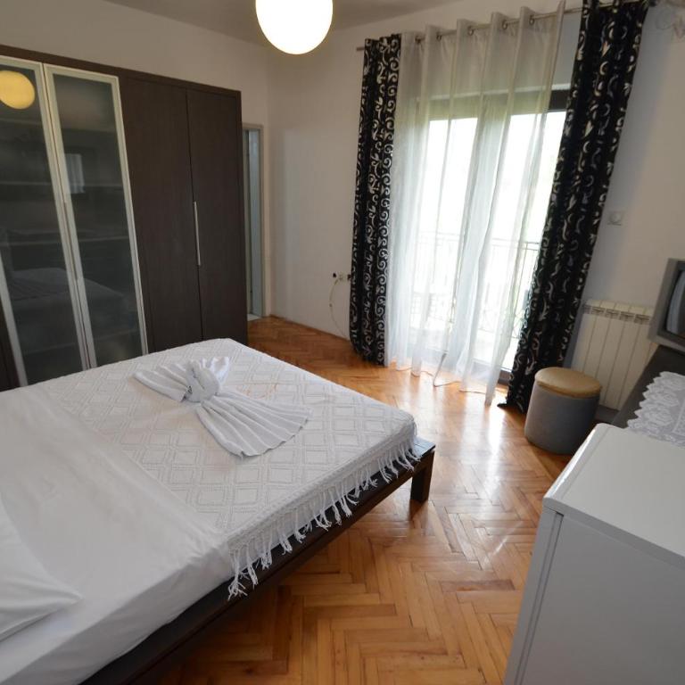 Apartments Ivetić - Double Room with Balcony - 1