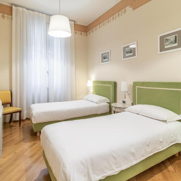 Casa Isolani Guest House Piazza Maggiore 1 - Camera Doppia con Letti Singoli con Vista Città - 10