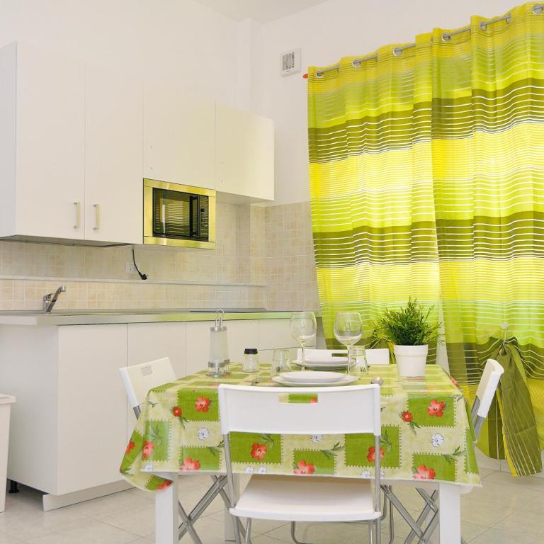 DELPOSTO Marina di Ragusa (sd) - Appartamento con 2 Camere da Letto - 1