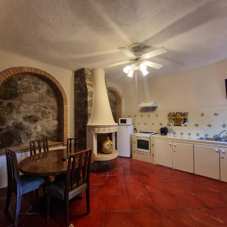 Hacienda de las Flores - Suite con cama grande - 12