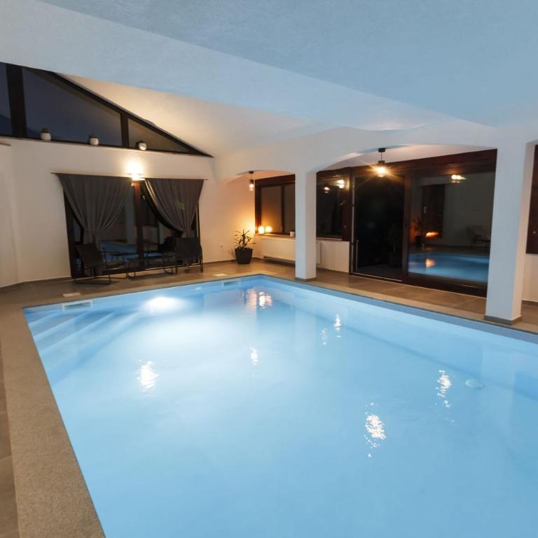 R&J's Home - Villa with Private Pool - 53
