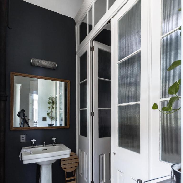 Boutique Heritage Townhouse - Deluxe Villa - 11
