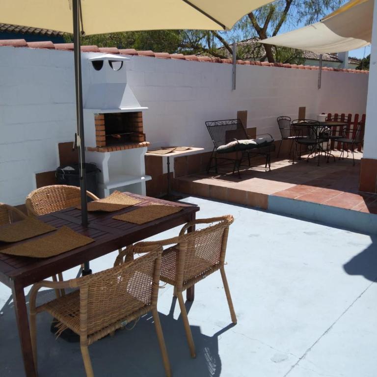 Chalet Aquí No Es - Casa - 3