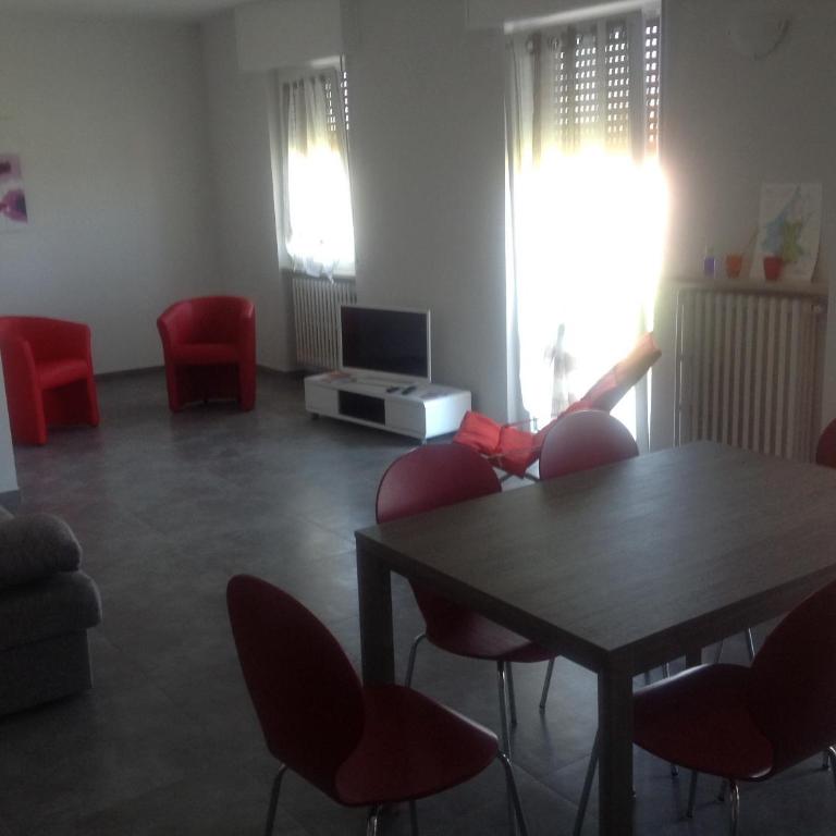 Casa Lorenzo - Appartamento con 2 Camere da Letto e Balcone - 10