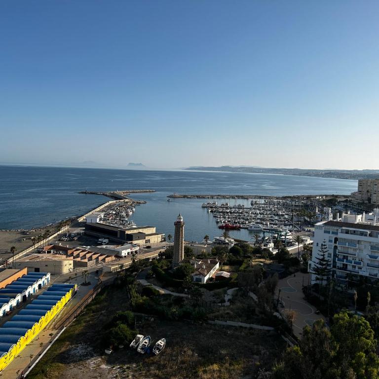 central bright apartment, community pool and own private pool on splendid terrace, garage, beach 900m, mountains 200m - Apartamento de 2 dormitorios - 31
