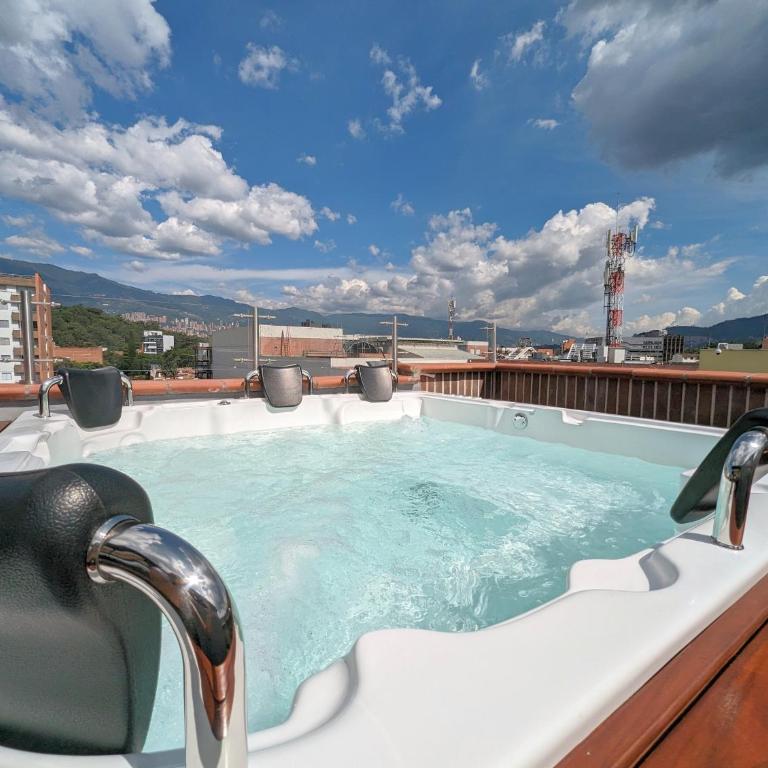 Welcome to Medellin! - Rooftop - Jacuzzi - Wifi - Laureles - Estadio - Apartamento de 1 dormitorio - 1