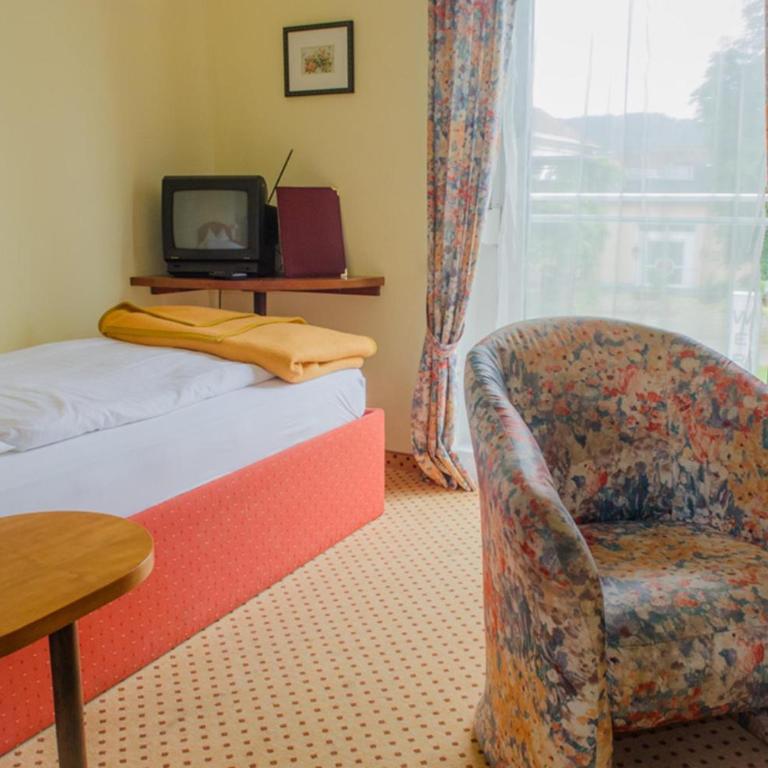 Gästehaus Pension Ria - Einzelzimmer mit Dusche - 4