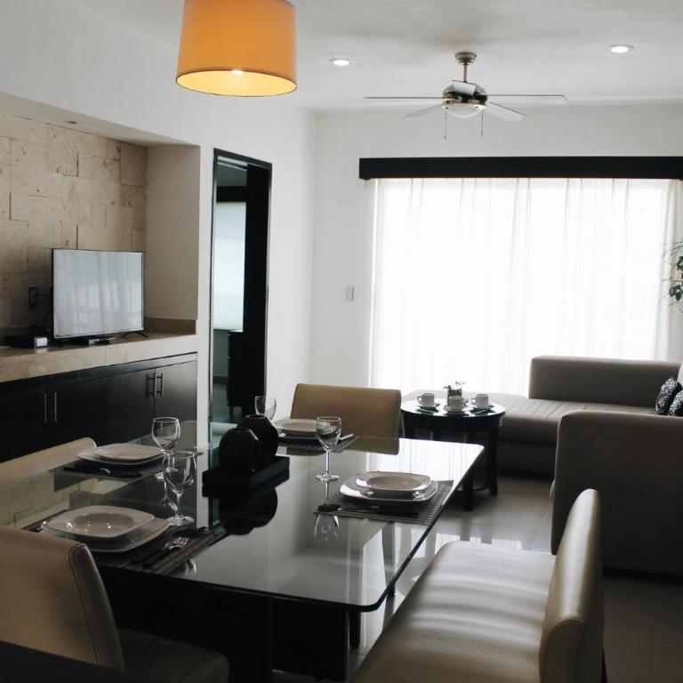 Encanto Riviera - Family Room with Terrace - 9