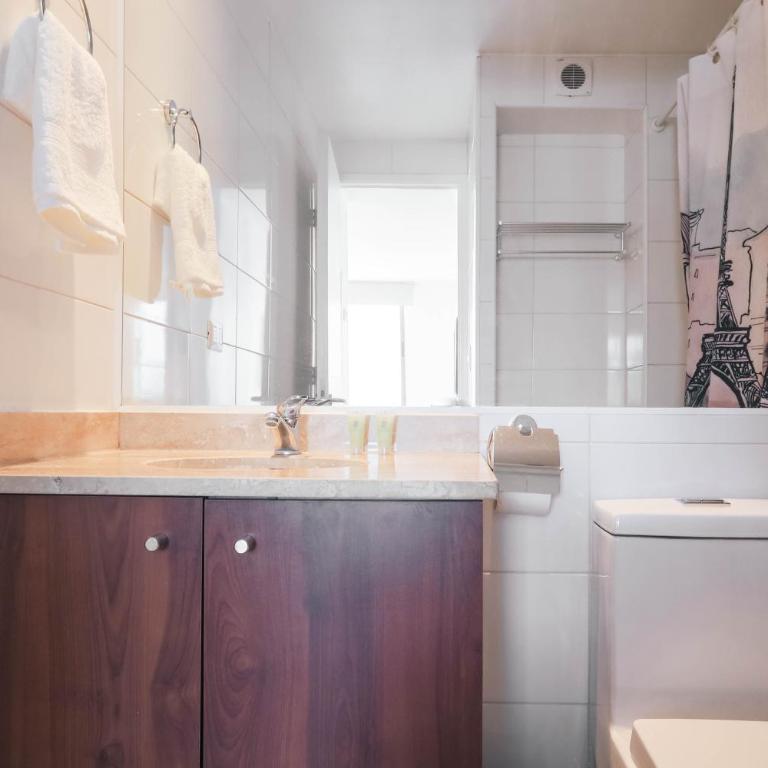 Golden Nomad 2D Barrio Italia - Two-Bedroom Apartment - 20
